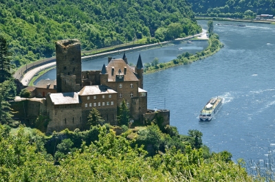 European river cruise (Roderick Eime)  [flickr.com]  CC BY 
Infos zur Lizenz unter 'Bildquellennachweis'