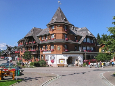 Hotel Schwarzwaldhof (2004) - Hinterzarten - Baden-Württemberg (Frans Berkelaar)  [flickr.com]  CC BY-ND 
Infos zur Lizenz unter 'Bildquellennachweis'