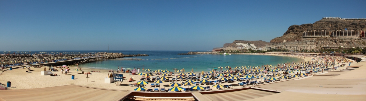 Playa Amadores - Gran Canaria - October 2011 (Cristian Bortes) CC BY Playa Amadores - Gran Canaria - October 2011 (Cristian Bortes) CC BY