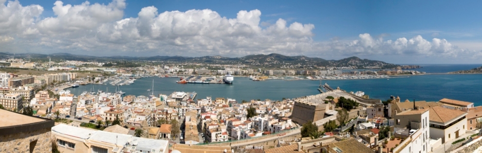 Panorama desde Dalt Vila (Manolo Gómez)  [flickr.com]  CC BY 
Infos zur Lizenz unter 'Bildquellennachweis'