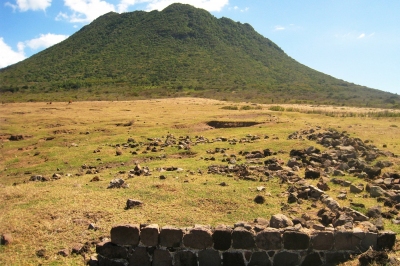 The Quill dormant volcano on St. Eustatius seen from the remains of Battery St. Louis (Walter Hellebrand)  CC BY-SA 
Infos zur Lizenz unter 'Bildquellennachweis'