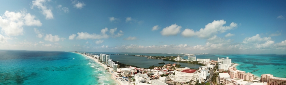 Panoramablick über die Hotelzone und den Strand von Cancun (Daniel Lorig)  Copyright 
Infos zur Lizenz unter 'Bildquellennachweis'