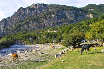 Afurja, near Quba, Azerbaijan (David Davidson)  [flickr.com]  CC BY 
Infos zur Lizenz unter 'Bildquellennachweis'