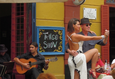 Argentina (La Boca)-Tango show [Explored, 12/07/2015] (Güldem Üstün)  [flickr.com]  CC BY 
Infos zur Lizenz unter 'Bildquellennachweis'