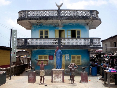 Asafo Company Shrine (David Stanley)  [flickr.com]  CC BY 
Infos zur Lizenz unter 'Bildquellennachweis'