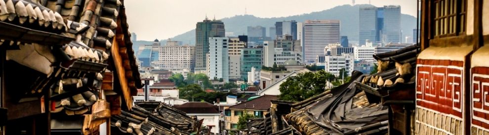 Bukchon Hanok Village, Seoul, South Korea (Doug  Sun Beams)  [flickr.com]  CC BY 
Infos zur Lizenz unter 'Bildquellennachweis'
