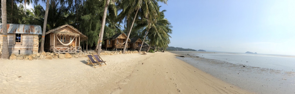 Bungalows on the Beach - Koh Phangan, Thailand (Ryan Kartzke)  [flickr.com]  CC BY 
Infos zur Lizenz unter 'Bildquellennachweis'