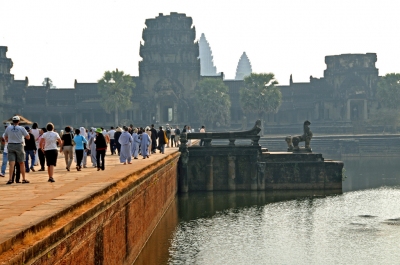 Cambodia-2234 - Causeway (Dennis Jarvis)  [flickr.com]  CC BY-SA 
Infos zur Lizenz unter 'Bildquellennachweis'