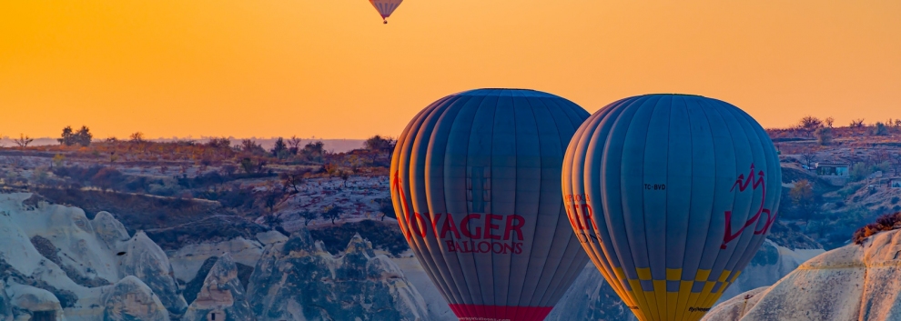 Cappadocia Turkie..... Balloons Taking off into the Sunrise is a Must see ... (Rab Lawrence)  [flickr.com]  CC BY 
Infos zur Lizenz unter 'Bildquellennachweis'