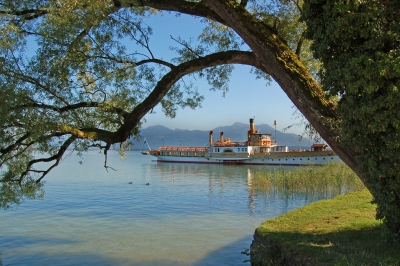 Chiemsee - Raddampfer »Ludwig Fessler« am Anleger »Fraueninsel« (Pixelteufel)  [flickr.com]  CC BY 
Infos zur Lizenz unter 'Bildquellennachweis'