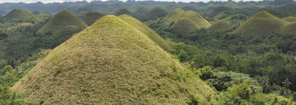 Chocolate Hills (Kullez)  [flickr.com]  CC BY 
Infos zur Lizenz unter 'Bildquellennachweis'
