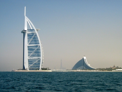 Cruising Jumeirah beach shoreline (Pete the painter)  [flickr.com]  CC BY-ND 
Infos zur Lizenz unter 'Bildquellennachweis'