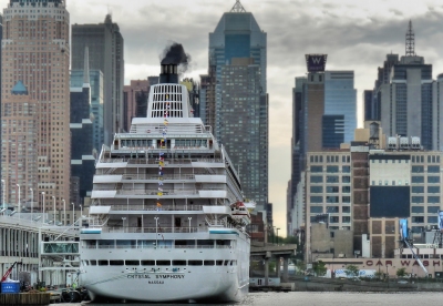 Crystal Symphony on 47th Street (joiseyshowaa)  [flickr.com]  CC BY-SA 
Infos zur Lizenz unter 'Bildquellennachweis'