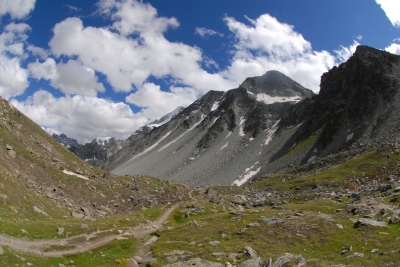 De Arolla a la Cabane des Dix , au pied de la face Nord du Mont Blanc de Cheilon. (Patrick Nouhailler)  [flickr.com]  CC BY-SA 
Infos zur Lizenz unter 'Bildquellennachweis'
