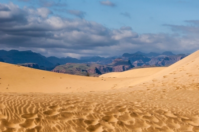 dunes maspalomas - gran canaria (Tobias Scheck)  [flickr.com]  CC BY 
Infos zur Lizenz unter 'Bildquellennachweis'