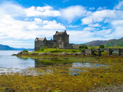 Eilean Donan Castle in Scotland (Shadowgate)  [flickr.com]  CC BY 
Infos zur Lizenz unter 'Bildquellennachweis'