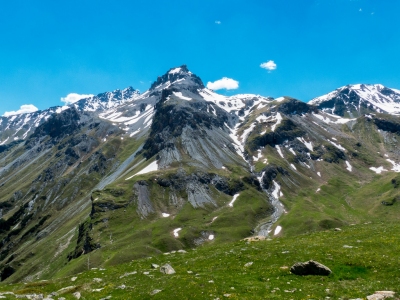 Felskante der Schwarzwand, Gelbwand und Föllakopf - Schliniger Tal - 160624 (Armin S Kowalski)  [flickr.com]  CC BY-SA 
Infos zur Lizenz unter 'Bildquellennachweis'