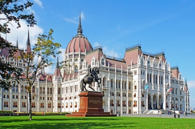 Hungary-02378 - Parliament & Francis II Rákóczi (Dennis Jarvis)  [flickr.com]  CC BY-SA 
Infos zur Lizenz unter 'Bildquellennachweis'