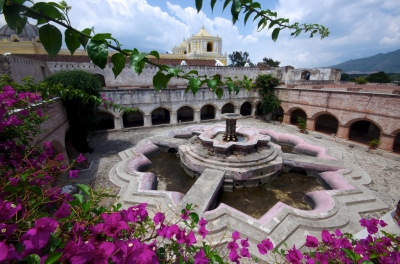 Iglesia y Convento de Nuestra Senora de la Merced in Antigua, Guatemala (Adam Baker)  [flickr.com]  CC BY 
Infos zur Lizenz unter 'Bildquellennachweis'