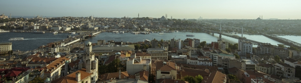 Istanbul skyline (Alexander Cahlenstein)  [flickr.com]  CC BY 
Infos zur Lizenz unter 'Bildquellennachweis'
