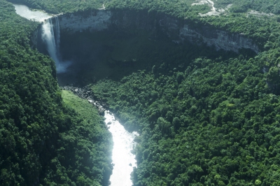 Kaieteur Falls, Guyana (Dan Sloan)  [flickr.com]  CC BY-SA 
Infos zur Lizenz unter 'Bildquellennachweis'