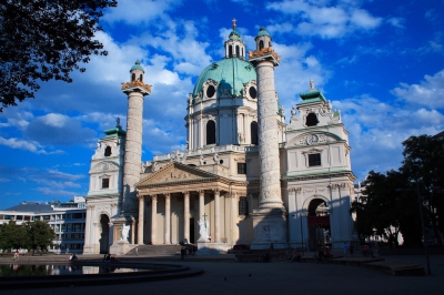 Karlskirche - Vienna (John Menard)  [flickr.com]  CC BY-SA 
Infos zur Lizenz unter 'Bildquellennachweis'