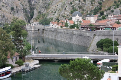 Kotor, Hills and Streets (David Bolton)  [flickr.com]  CC BY 
Infos zur Lizenz unter 'Bildquellennachweis'