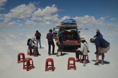 Lunch time on the salt flats (James Harris)  [flickr.com]  CC BY 
Infos zur Lizenz unter 'Bildquellennachweis'