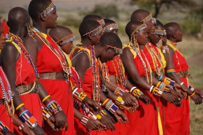 Masai Mara Tribe Women 2 (Dylan Walters)  [flickr.com]  CC BY 
Infos zur Lizenz unter 'Bildquellennachweis'