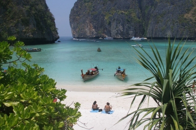 Maya Bay on Koh Phi Phi Leh (2007-03-057) (Vyacheslav Argenberg)  [flickr.com]  CC BY 
Infos zur Lizenz unter 'Bildquellennachweis'