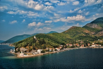 Montenegro Coastline near Kotor  [explored 2-3-14] (Trish Hartmann)  [flickr.com]  CC BY 
Infos zur Lizenz unter 'Bildquellennachweis'
