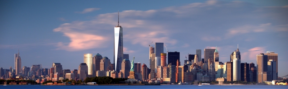 NYC Downtown and Statue of Liberty, Golden Hour (John Cunniff)  [flickr.com]  CC BY 
Infos zur Lizenz unter 'Bildquellennachweis'