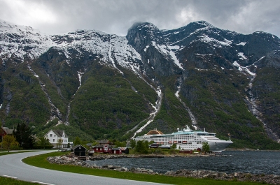 Oceana docked in Eidfjord - Norway (bvi4092)  [flickr.com]  CC BY 
Infos zur Lizenz unter 'Bildquellennachweis'
