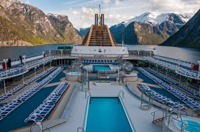 Onboard the Oceana in the Fjord somewhere near Flam - Norway (bvi4092)  [flickr.com]  CC BY 
Infos zur Lizenz unter 'Bildquellennachweis'