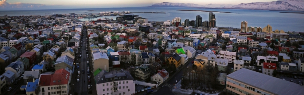 Pano over Reykjavik (Elizabeth Ellis)  [flickr.com]  CC BY-SA 
Infos zur Lizenz unter 'Bildquellennachweis'