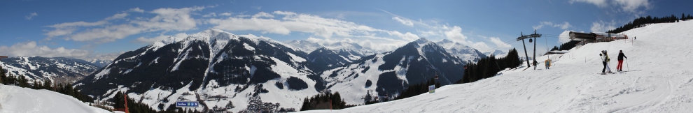 Panoramic view of Hinterglemm (Sebastian Brinkenfeldt)  [flickr.com]  CC BY 
Infos zur Lizenz unter 'Bildquellennachweis'
