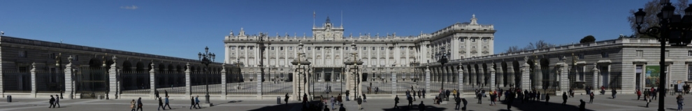 Panoramic view of the Palacio Real de Madrid (Björn S...)  [flickr.com]  CC BY-SA 
Infos zur Lizenz unter 'Bildquellennachweis'