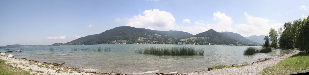 Panoramic view on Lake Tegenrsee (from Bad Wiessee) (Andrey Belenko)  [flickr.com]  CC BY 
Infos zur Lizenz unter 'Bildquellennachweis'