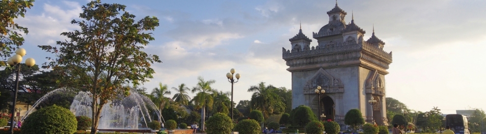 Patuxai, or Victory Gate (Clay Gilliland)  [flickr.com]  CC BY-SA 
Infos zur Lizenz unter 'Bildquellennachweis'