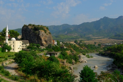 Përmet, Albania (Rob Hogeslag)  [flickr.com]  CC BY-ND 
Infos zur Lizenz unter 'Bildquellennachweis'