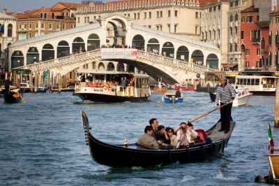 Puente de Rialto / Rialto bridge (Hernán Piñera)  [flickr.com]  CC BY-SA 
Infos zur Lizenz unter 'Bildquellennachweis'