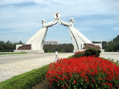 Reunification Arch, Pyongyang (David Stanley)  [flickr.com]  CC BY 
Infos zur Lizenz unter 'Bildquellennachweis'