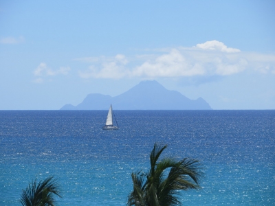 Saba, from La Plage, Maho, St Maarten, Oct 2014 (alljengi)  [flickr.com]  CC BY-SA 
Infos zur Lizenz unter 'Bildquellennachweis'