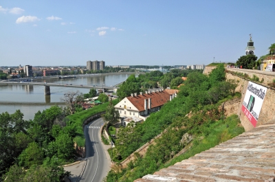Serbia-0327 - Views form the Petrovaradin Fortress (Dennis Jarvis)  [flickr.com]  CC BY-SA 
Infos zur Lizenz unter 'Bildquellennachweis'