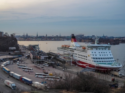 Ship and Gamla Stan (chas B)  [flickr.com]  CC BY 
Infos zur Lizenz unter 'Bildquellennachweis'