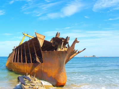 Shipwreck, Beach Near Lake Sijung, North Korea (yeowatzup)  [flickr.com]  CC BY 
Infos zur Lizenz unter 'Bildquellennachweis'