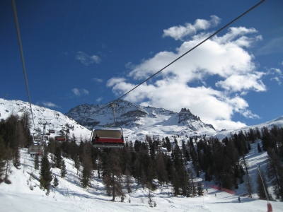 Ski heil auf dem Corvatsch (Chris Schaer)  [flickr.com]  CC BY-SA 
Infos zur Lizenz unter 'Bildquellennachweis'