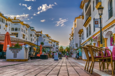 Street in Puerto Banos, Marbella (Spain) (Tommie Hansen)  [flickr.com]  CC BY 
Infos zur Lizenz unter 'Bildquellennachweis'