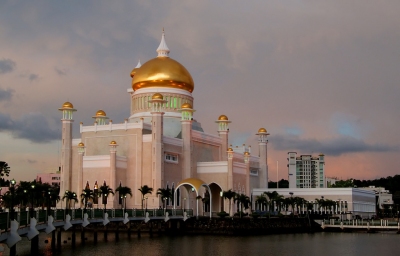 Sultan Ulmar Ali Saifuddien Mosque.Brunei. (Bernard Spragg. NZ)  [flickr.com] 