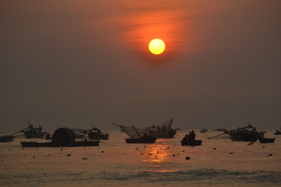 Sunrise on Eastern Sea, Vietnam (Loi Nguyen Duc)  [flickr.com]  CC BY 
Infos zur Lizenz unter 'Bildquellennachweis'